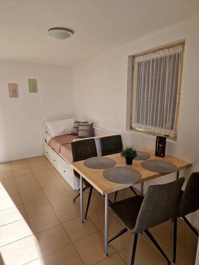 Apartment Misic Rtina Exteriör bild